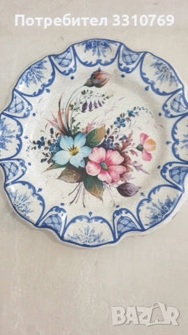 Красиви порцеланови стенни чинии. 