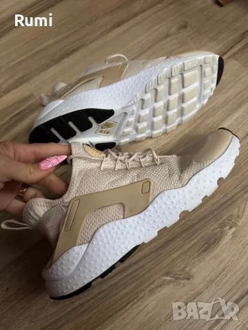 Оригинални маратонки Nike W Huarache Run Ultra Gold ! 41 н, снимка 6 - Маратонки - 48448657