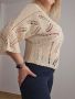 Лек и мек плетен пуловер блуза топ на дупки с V-образно деколте L XL размер, снимка 2