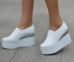 Обувки на платформа - бяла кожа и брокат - VBR90, снимка 1