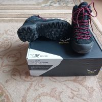 Дамски обувки от марката Salewa закупени от Дания , снимка 3 - Маратонки - 45805049