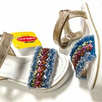 Уникални сандали в златисто на платформа , снимка 1 - Детски сандали и чехли - 45655142