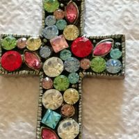 красив кръст с камъни, снимка 1 - Колиета, медальони, синджири - 45368164