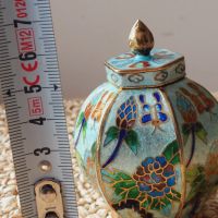 Прекрасна китайската ваза(кутийка) с гилеше емайл, снимка 11 - Антикварни и старинни предмети - 45371707