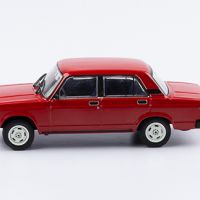 Lada Laika ВАЗ 2105 от 1991 - мащаб 1:43 на Salvat моделът е нов в блистер, снимка 2 - Колекции - 45865481