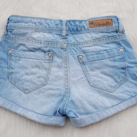 Къси дънкови панталони 8-9 години, снимка 2 - Детски къси панталони - 44988227