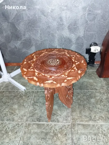 Дърворезбована антик масичка, снимка 1