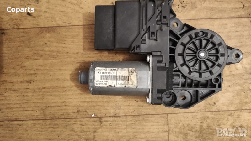 Заден Десен Стъклоповдигач Vw Golf 5 / 1K0 959 704 K, снимка 1