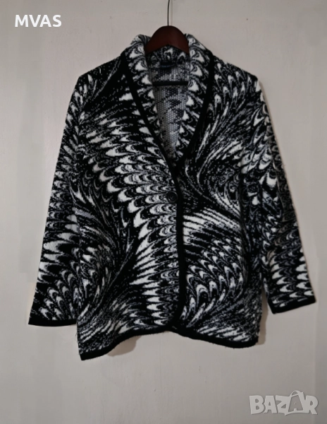 Нова дамска топла есенна плетена жилетка черно бяла L размер, снимка 1