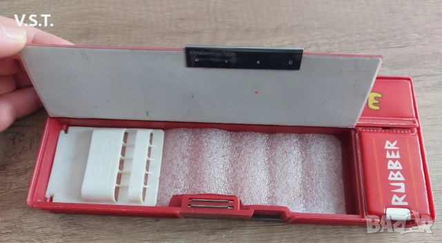 Кутия (Пенал) за ученически принадлежности от 80те години, снимка 3 - Други ценни предмети - 52925709