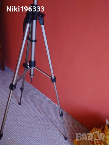 Продавам качествен и стабилен статив за фотоапарат или камера на марката Hama., снимка 4 - Чанти, стативи, аксесоари - 53704731