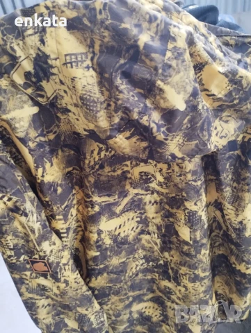 Продавам оригинално ски яке 