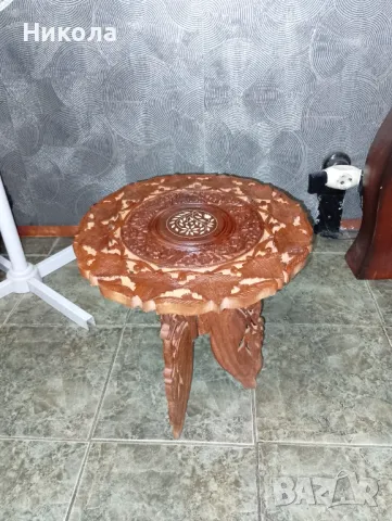 Дърворезбована антик масичка