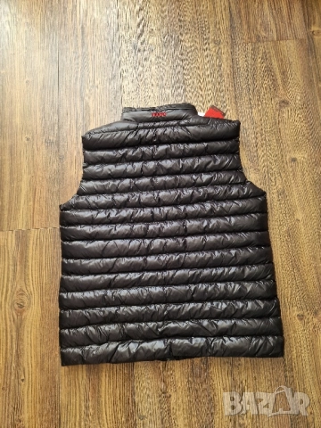 Страхотна мъжка грейка елек HUGO BOSS Размери S , M, L, XL, 2XL , снимка 5 - Якета - 51470796