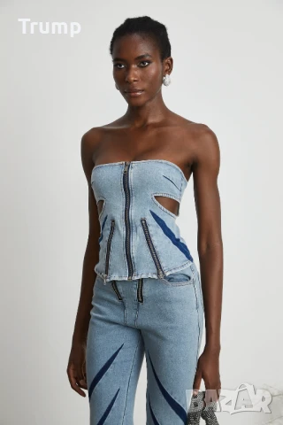 Ефектен дънков комплект от панталон с къс топ.