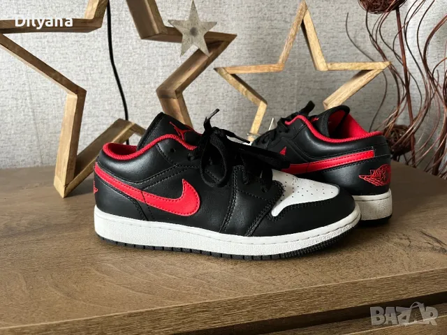 Обувки Nike Jordan 1 (37 номер), снимка 2 - Маратонки - 48558263