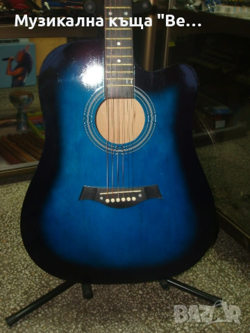 Акустична китара с калъф, снимка 2 - Китари - 40482879