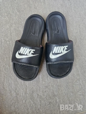 Чехли nike 35.5 номер, снимка 4 - Детски сандали и чехли - 51159564