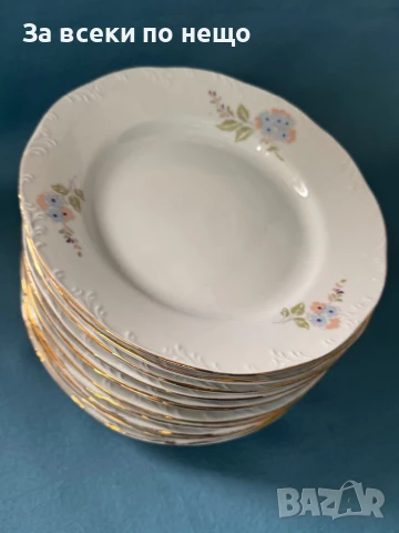 11 броя Български порцеланови чинии - Разград  , златен кант, снимка 3 - Чинии - 50460078