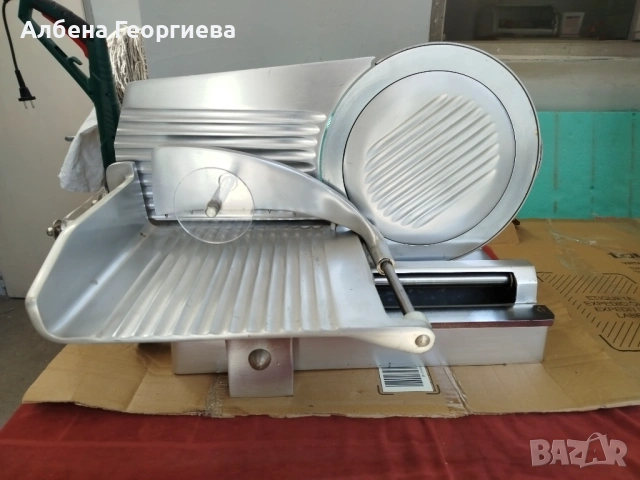 ПРОФЕСИОНАЛНА СЛАЙС МАШИНА VEGA 125 W - 250 mm, снимка 2 - Обзавеждане на кухня - 53824626