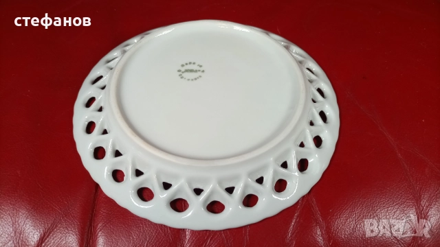 Десертни порцеланови чинийки на Изида, рязан порцелан, 6 бр, снимка 4 - Чинии - 52146721