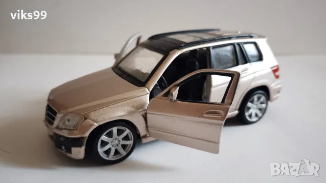 Mercedes Benz GLK Class Maisto 1:40, снимка 2 - Колекции - 47225186