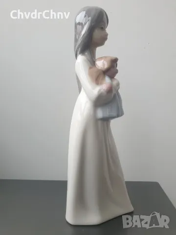 НАО ЛАДРО испанска порцеланова фигура на момиче с кукла-играчка/NAO Lladro статуетка 24см, снимка 3 - Колекции - 47123312