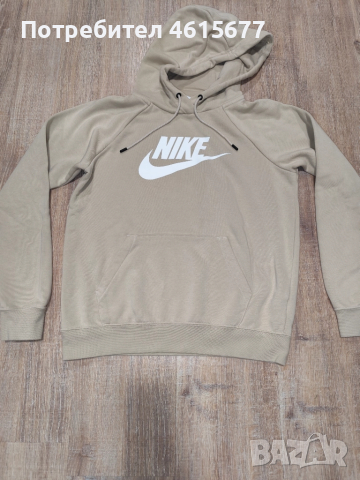 суичър на Nike