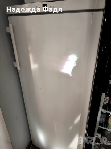 Продавам сладкарски хладилник Либхер