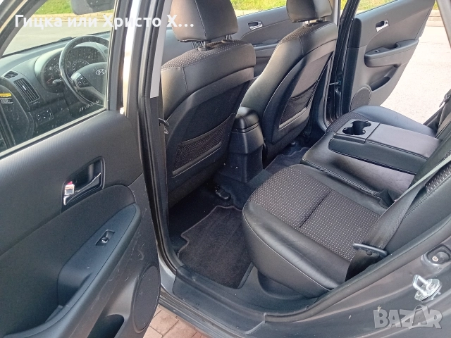 Hyundai i30 1.6i 126kc Exclusive , снимка 12 - Автомобили и джипове - 52839611