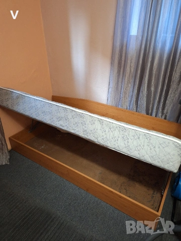 легло с матрак и механизъм