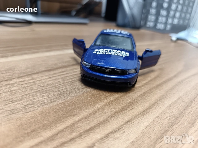 Ford Mustang GT - мащаб 1:43 на MSZ моделът е без липси и опаковка в добро състояние, снимка 4 - Колекции - 53113168