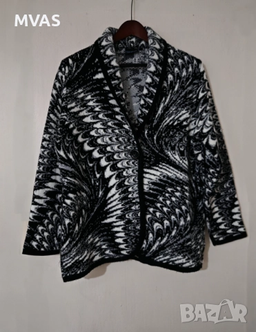 Нова дамска топла есенна плетена жилетка черно бяла L размер