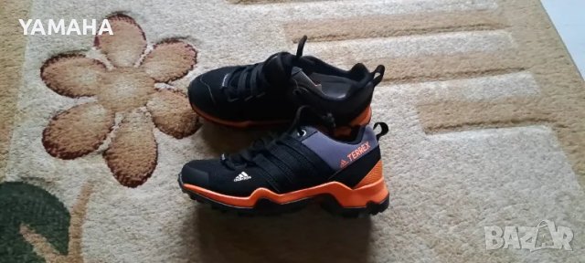 НОВО. Adidas  TERREX  Детски  Обувки 30, снимка 2 - Детски обувки - 49630648