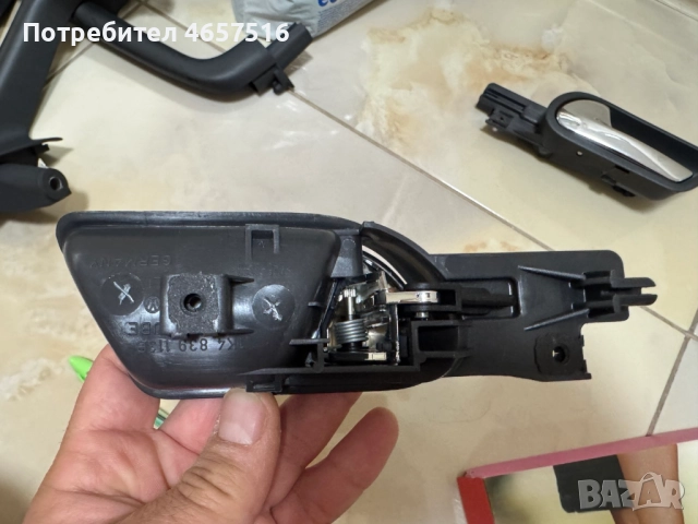 Вътрешна дръжка на задна лява врата на Голф Vw Golf 5 само за 20лв. 1K4839113B, снимка 2 - Части - 52515899