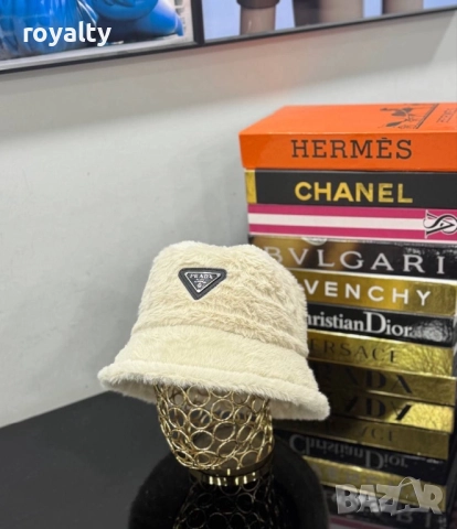 Prad🅰️ зимни дамски шапки Различни цветове , снимка 5 - Шапки - 52182878