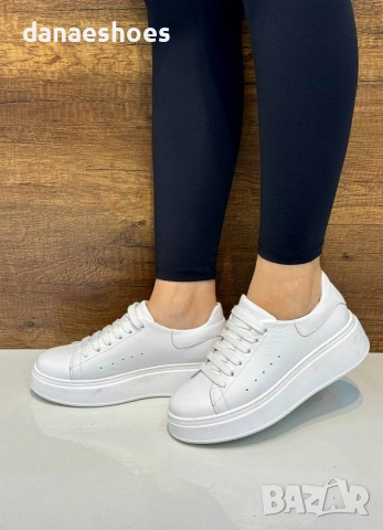 Дамски сникърси от естествена кожа в бяло 