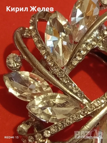 SWAROVSKI брошка прелестно кристално цвете с изящни триизмерни бели камъни 52236, снимка 3 - Други - 52562330