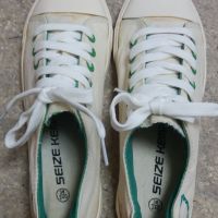 СТРАХОТНИ бели спортни обувки/кецове със зелена щампа лале, снимка 3 - Кецове - 45332688