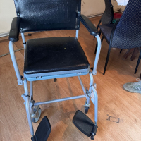 Инвалиден Стол за къпане, снимка 1 - Тоалетни столове - 44943270