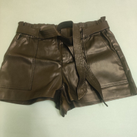 Кожени панталони , снимка 1 - Къси панталони и бермуди - 44966567