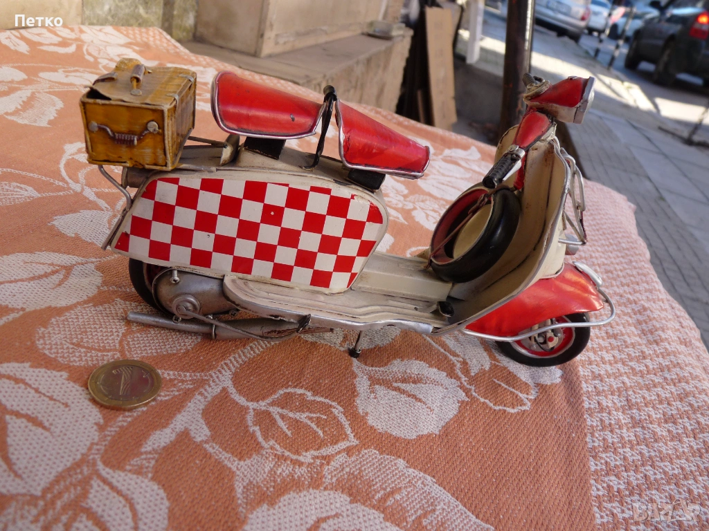 Стар метален  мотор  отличен, снимка 1