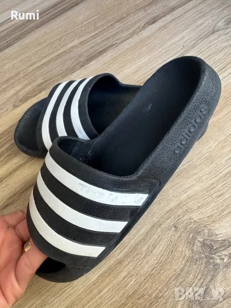 Оригинални юношески черни  чехли Adidas ! 35 н, снимка 1