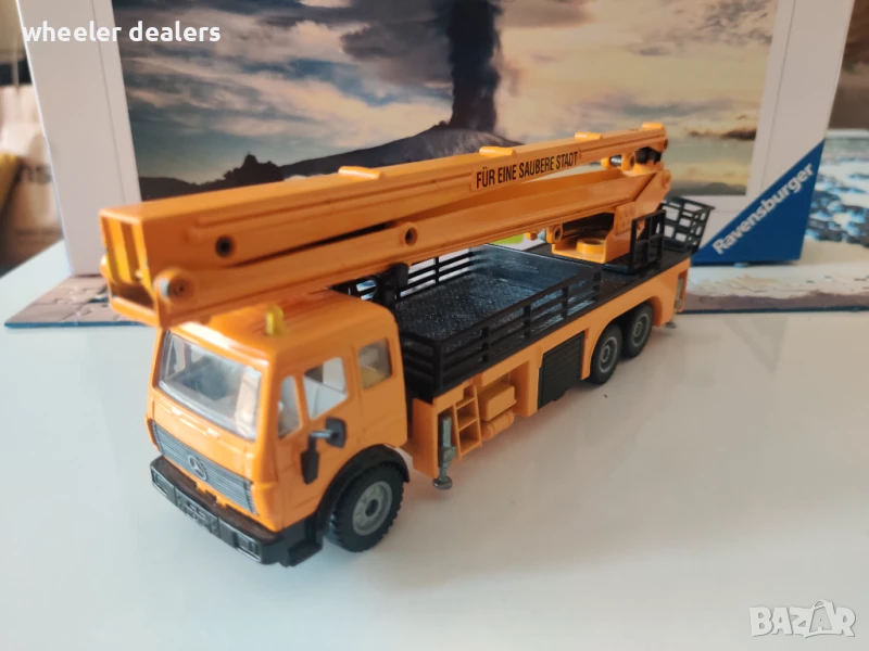 Метална количка SIKU Камион Вишка Mercedes LKW, снимка 1