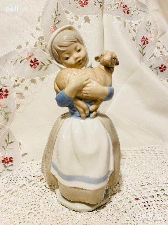 порцеланова статуетка , снимка 1