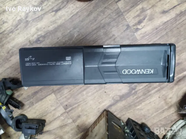 CD Auto Changer KENWOOD KDC-C465.