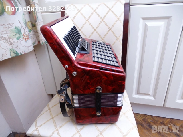 Акордеон Велтмайстер Стела 40 баса – перфектно състояние, снимка 8 - Акордеони - 53086207