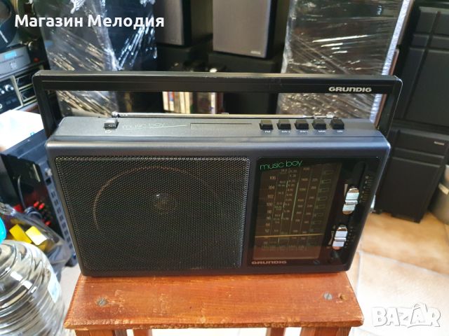 Радио Grundig Music Boy 165a В отлично техническо и визуално състояние., снимка 2 - Радиокасетофони, транзистори - 46660203