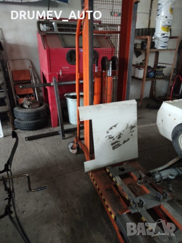 Продавам ръчен мотокар