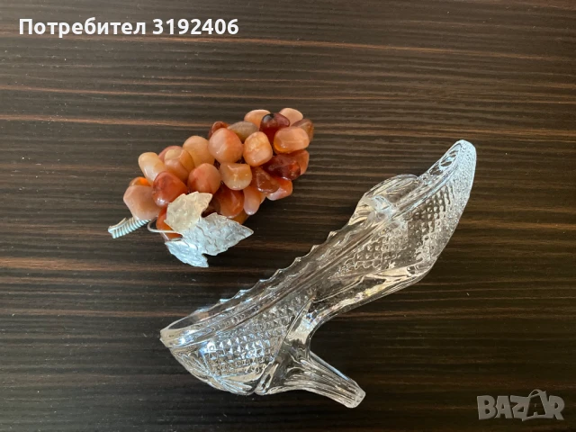 Грозд от естествен кехлибар и пантофка от чешки кристал, перфектно състояние, снимка 3 - Декорация за дома - 50648422